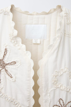 ZARA ЖИЛЕТ С ВЫШИВКОЙ «ЦВЕТЫ», ЭКРЮ