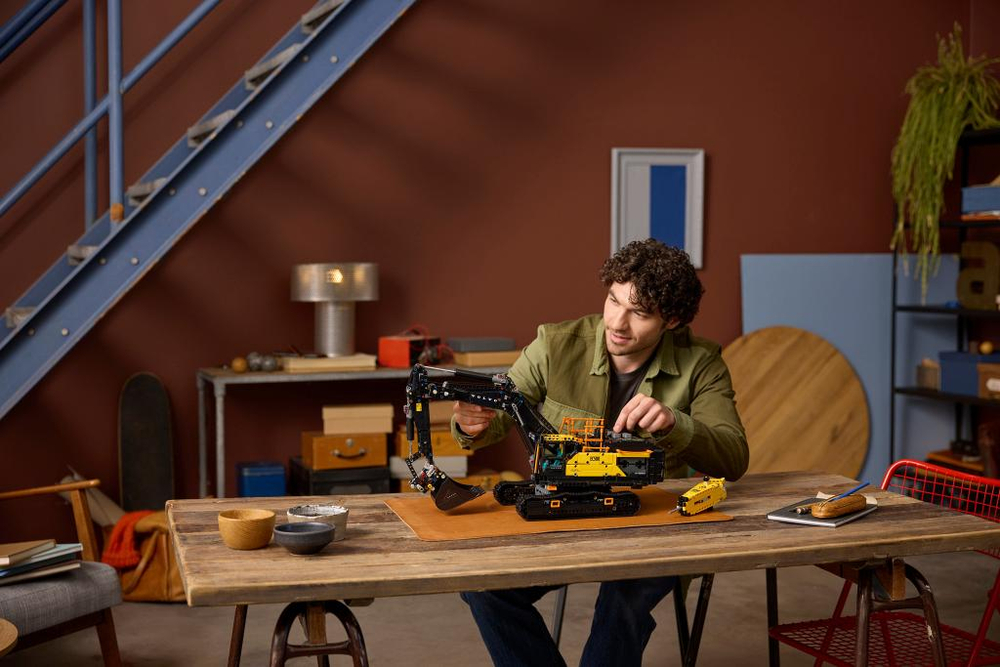 Лего Technic 42215 "Экскаватор VOLVO EC500 HYBRID"