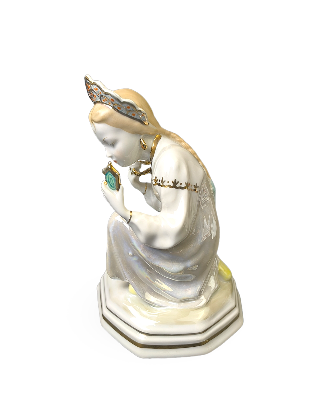 Фарфоровая статуэтка "Малахитовая шкатулка" (Дулёво)