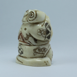 Нэцкэ Фукурокудзю с ковриком и бородой