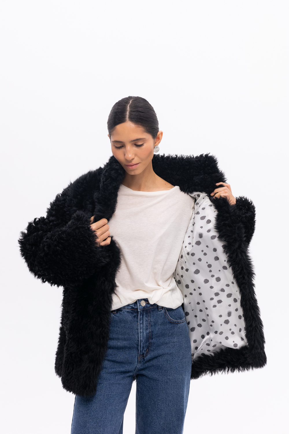 Чёрная шуба с воротником