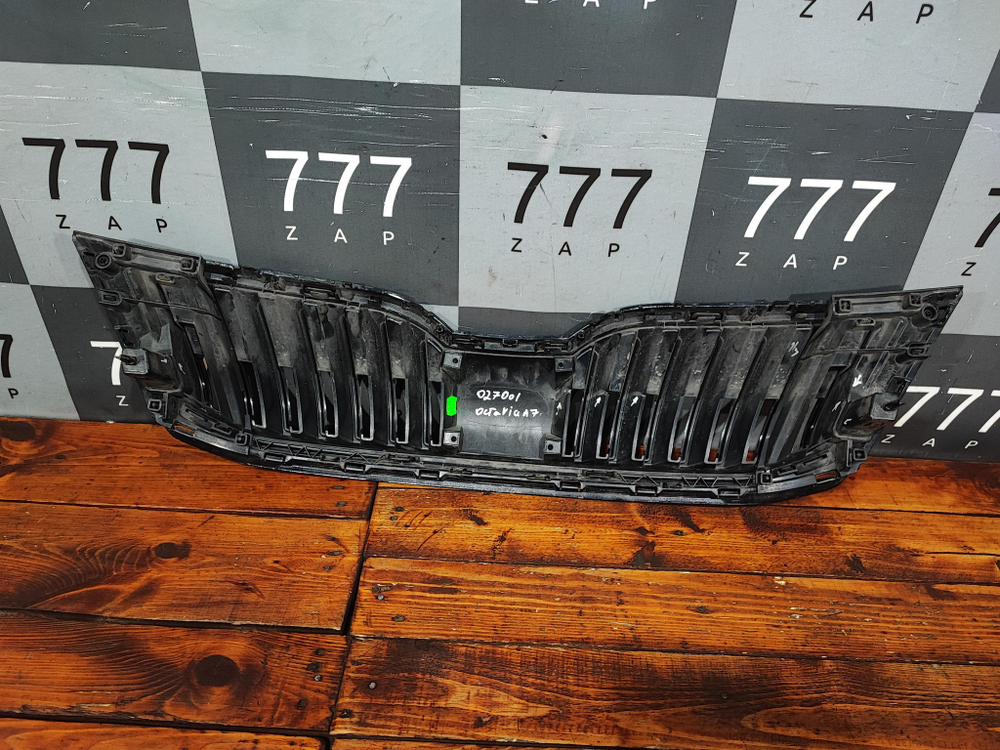 Решетка радиатора Skoda Octavia 3 (A7) 17-20 Б/У Оригинал 5E0853653