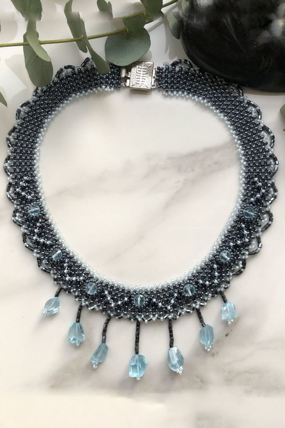 Колье "Снежная королева" ручной работы из бисера и камня голубой топаз