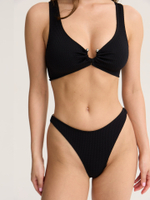 Купальные трусы бикини с фурнитурой