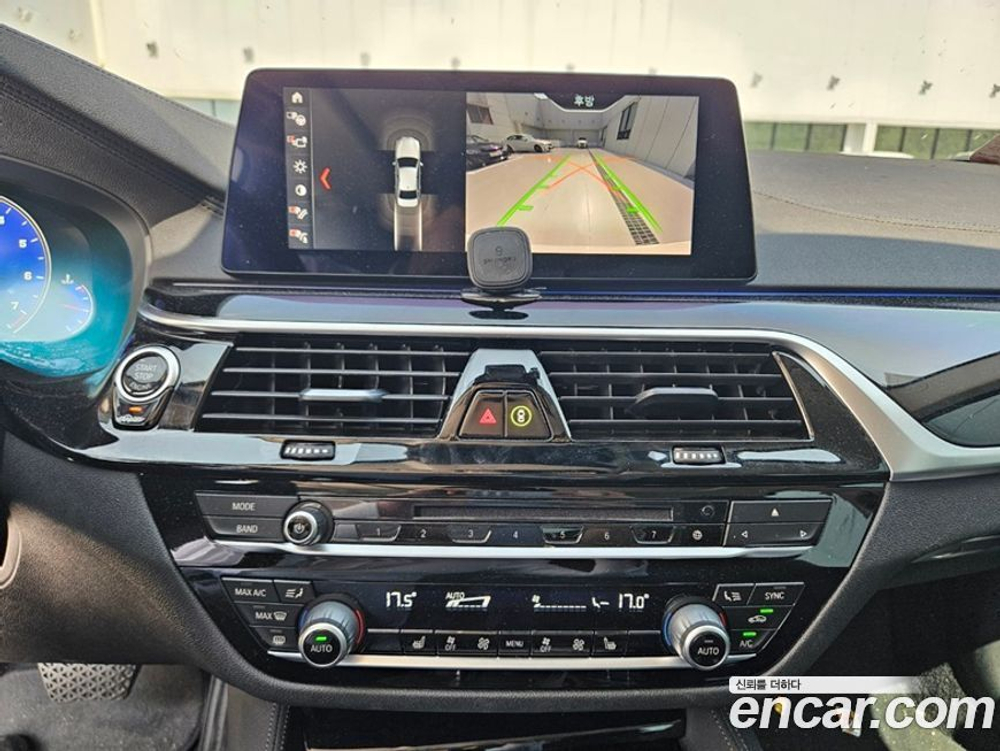 BMW 5 Series (G30) 520i Luxury (08.2019)