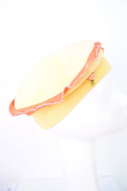 Шапочка яркая для малышки