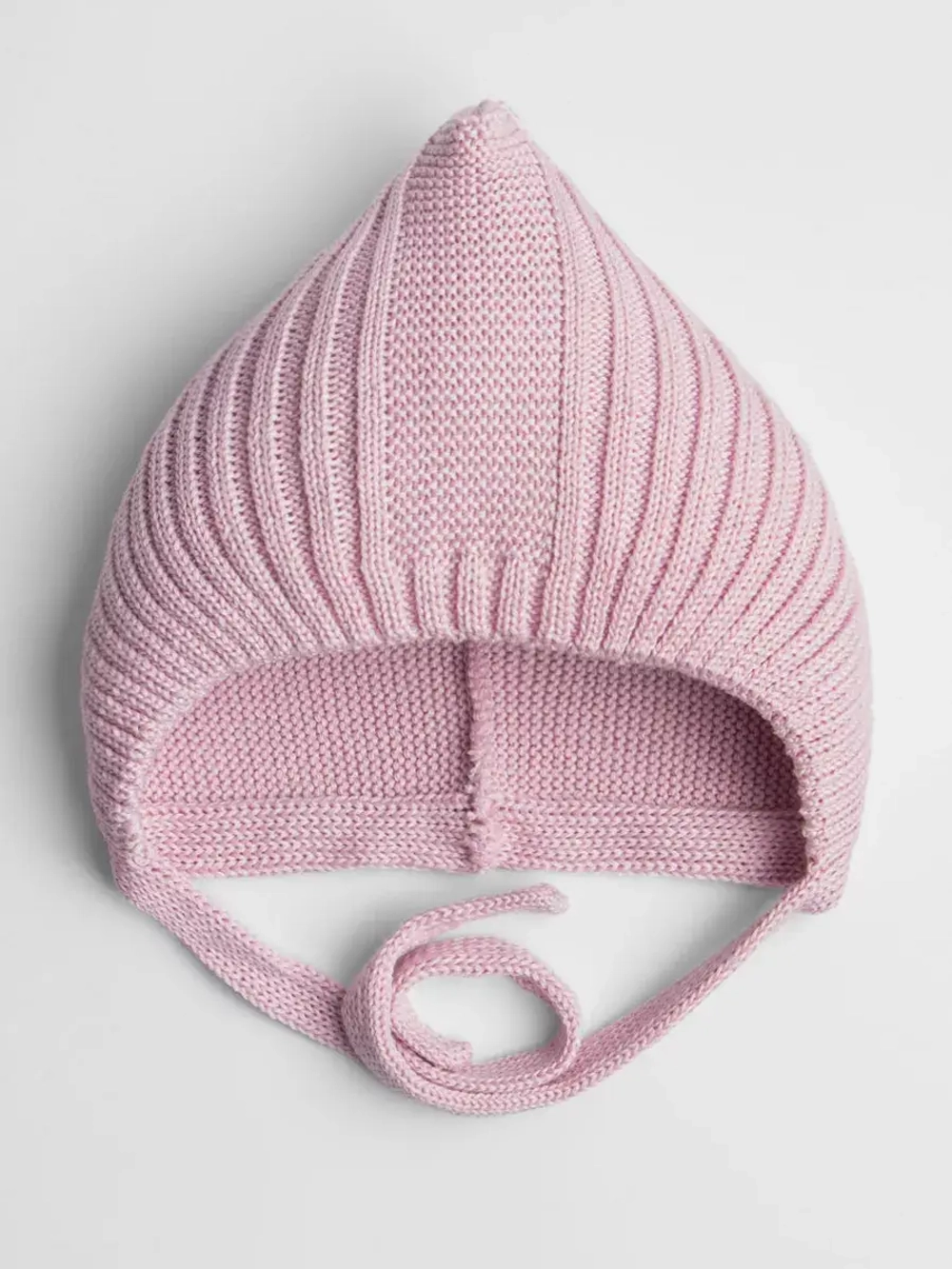 Чепчик для девочки вязаный на завязках на осень