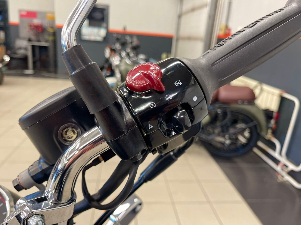 Royal Enfield INTERCEPTOR 650 (Sunset Strip)