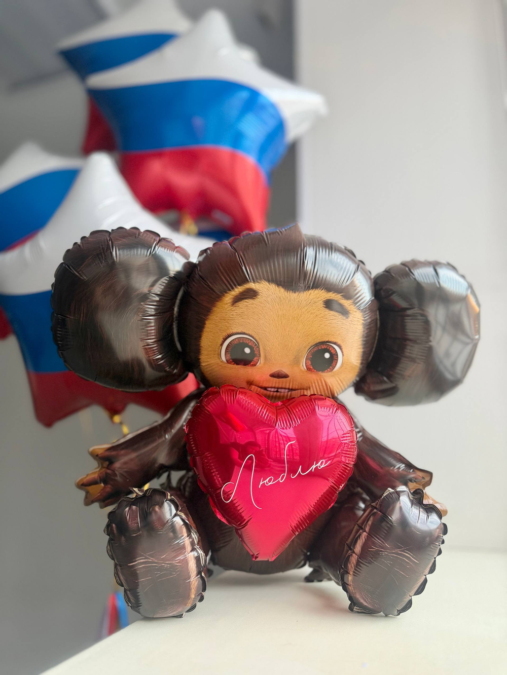 Воздушные гелиевые шарики с доставкой по Хабаровску Чебурашка/триколор №4561