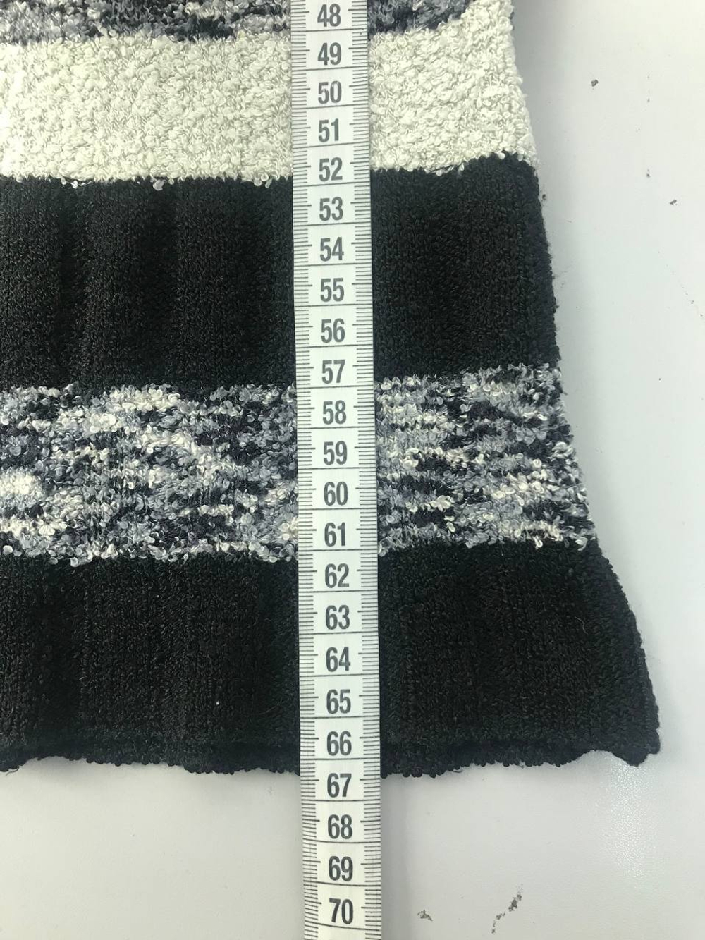 Джемпер в контрастную полоску 40-42 размер