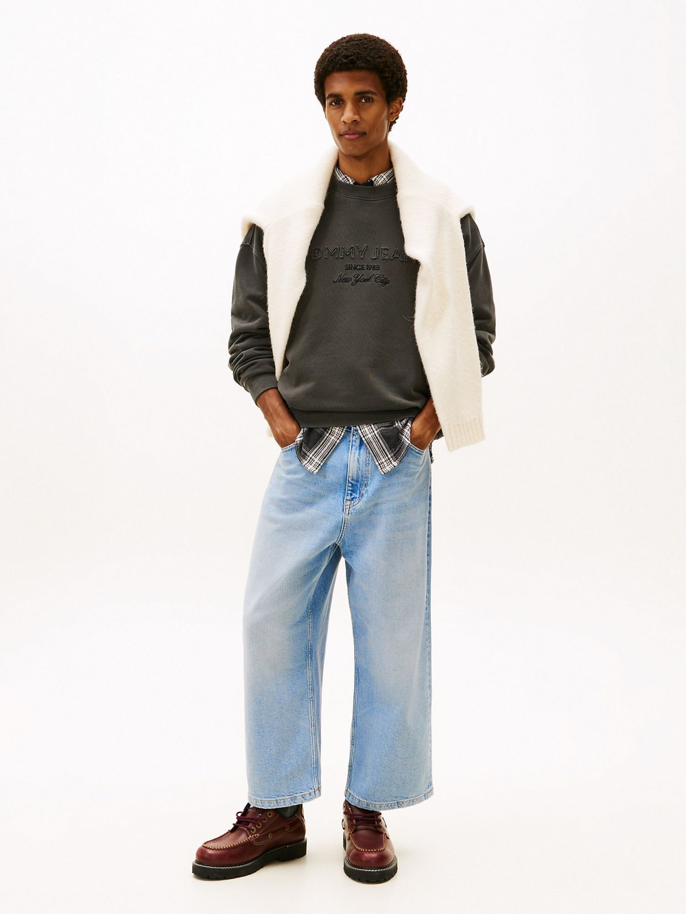 Свитшот Tommy Jeans Garment-Dyed Washed Black