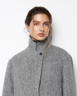 Пальто-жакет из шерсти елочка серый