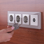 Розетка с заземлением и шторками (серебряный)