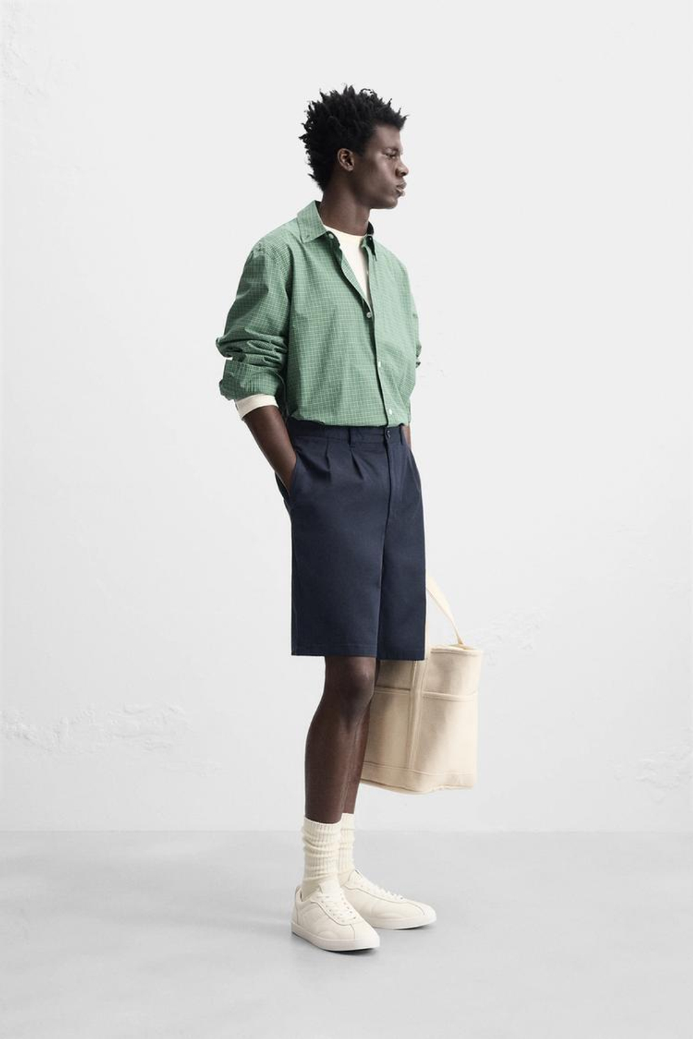 ZARA ШОРТЫ RELAXED FIT СО СКЛАДКАМИ, МОРСКОЙ ТЕМНО-СИНИЙ