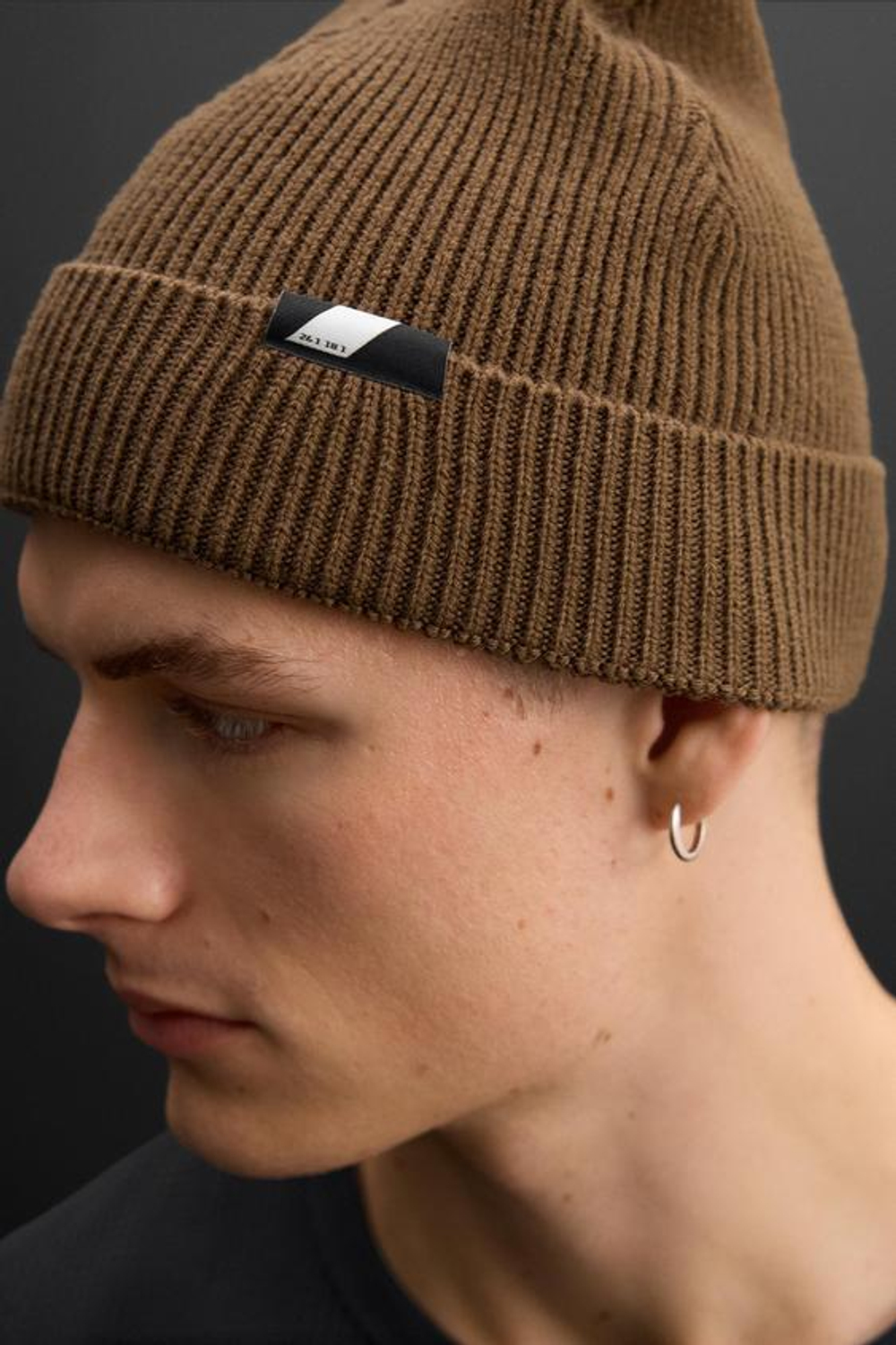 ZARA ТРИКОТАЖНАЯ ШАПКА С ФАКТУРНЫМ УЗОРОМ, КОРИЧНЕВЫЙ