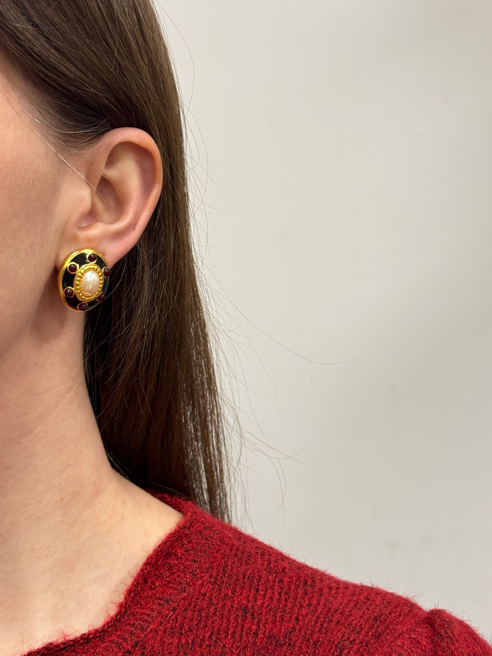 Клипсы с чёрной эмалью и «жемчугом» Monet