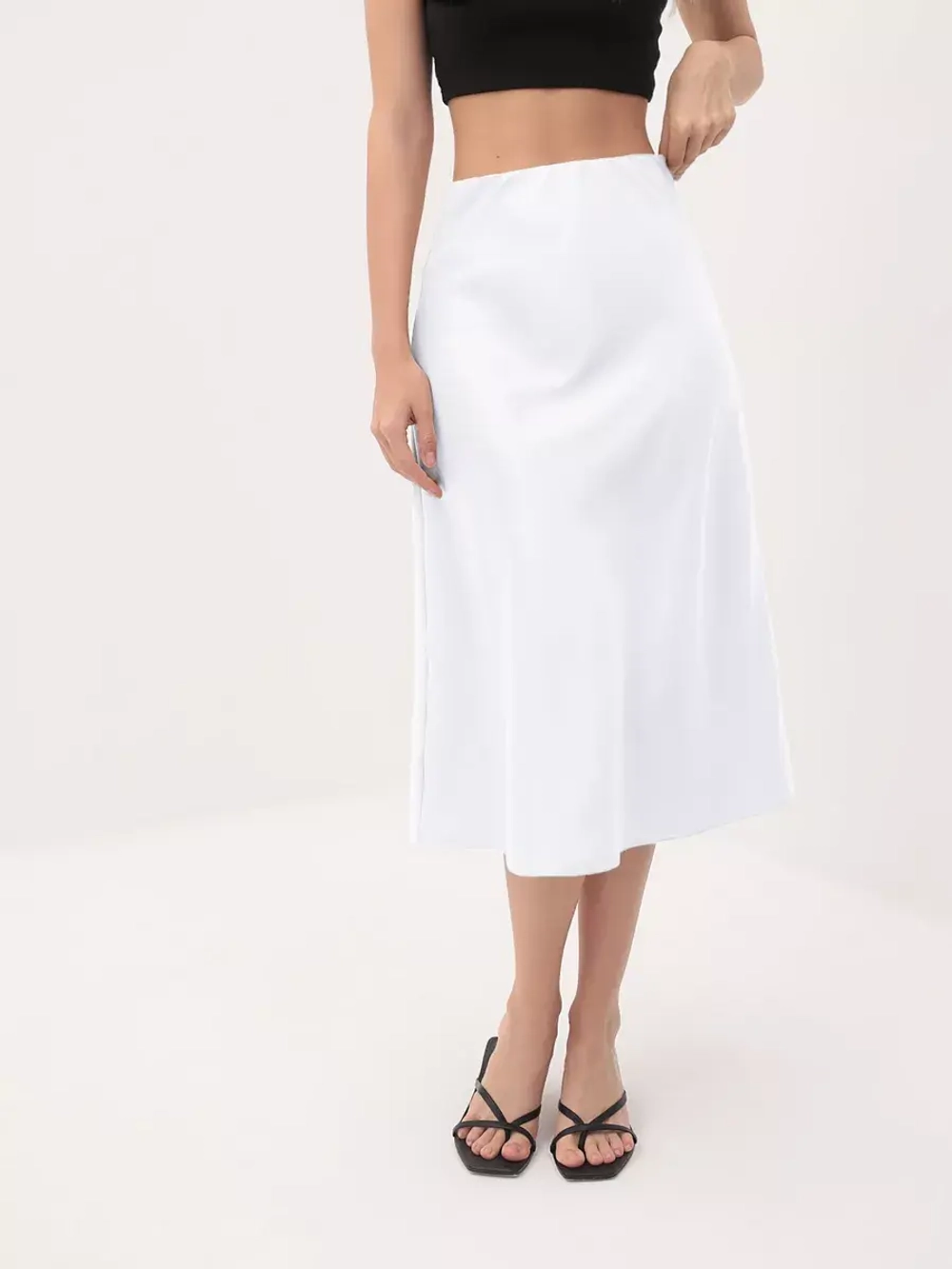 Белая юбка весенняя, атласная плотная, шелковая на резинке
