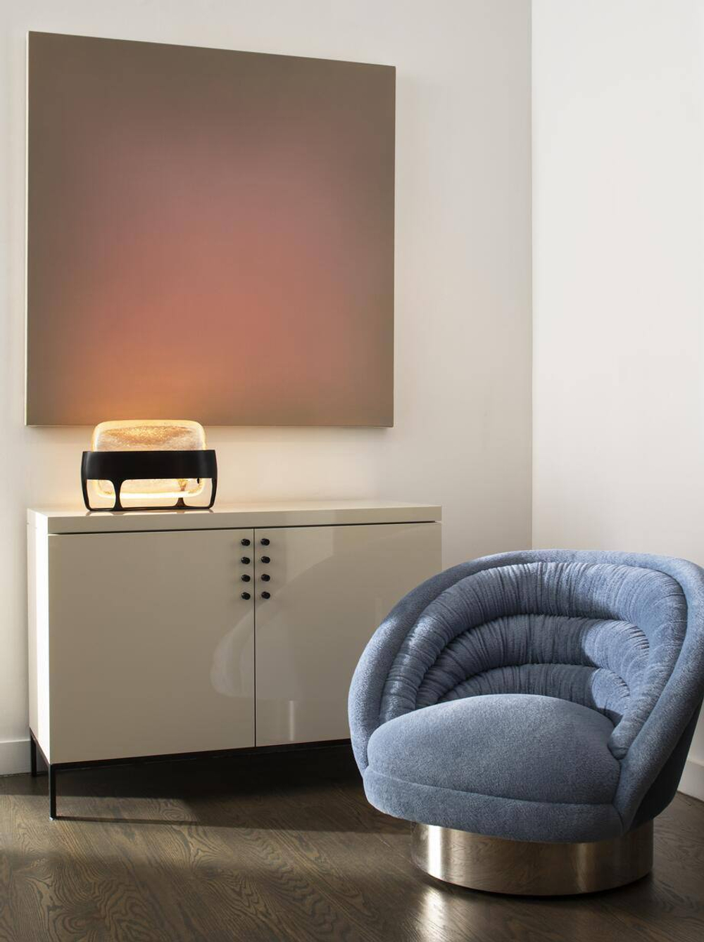 Table design lamp Iris by Holly Hunt
