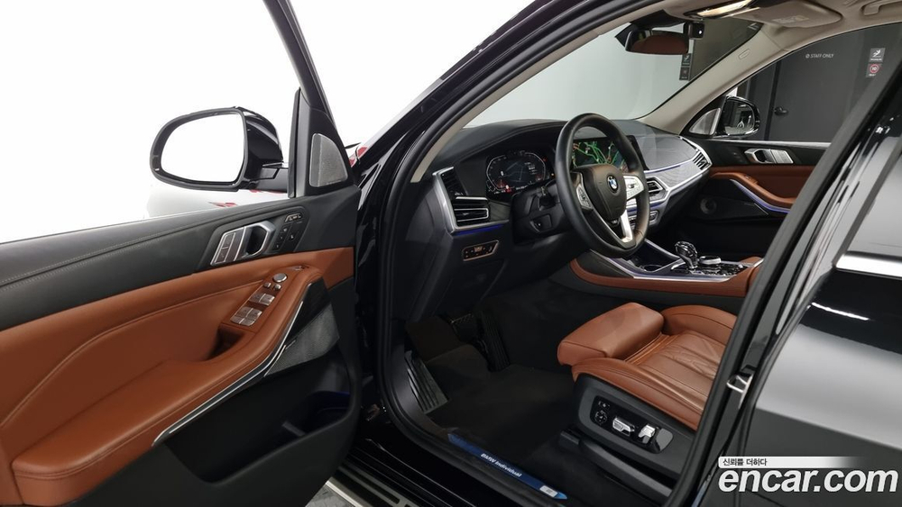 BMW X7 (G07) xDrive 40i Design Pure Excellence 7-и местный (01.2022)