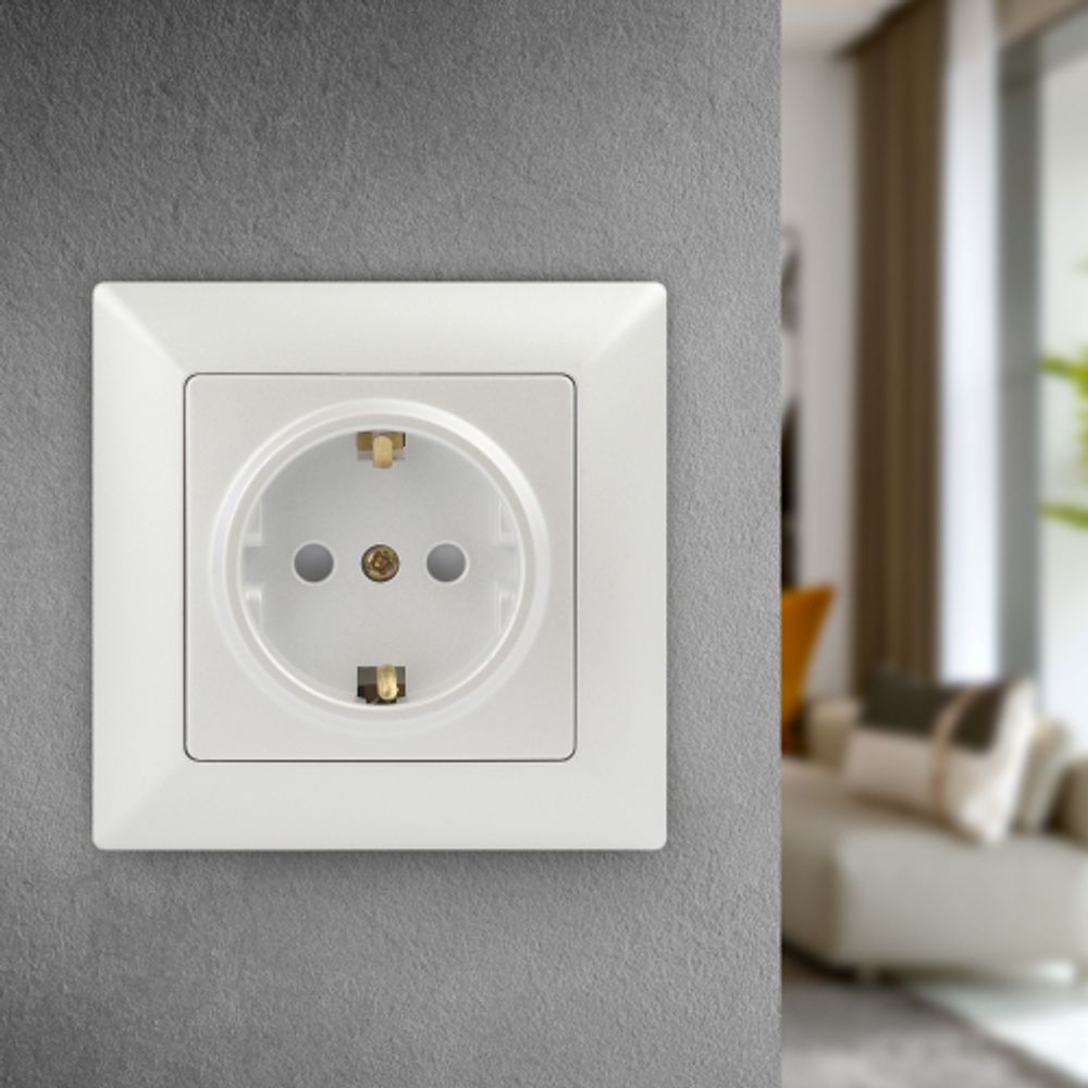 Розетка Intro Solo 4-206-06 с заземлением 2P+E Schuko со шторками, 16А-250В, IP20, СУ, перламутр