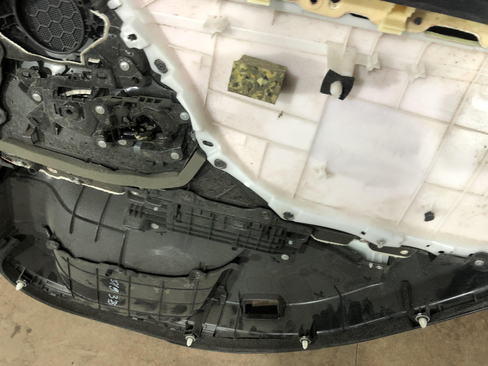 Обшивка двери задней левой Lexus ES 7 18-21 Б/У Оригинал