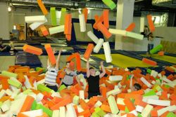 Яма с поролоновыми кубиками