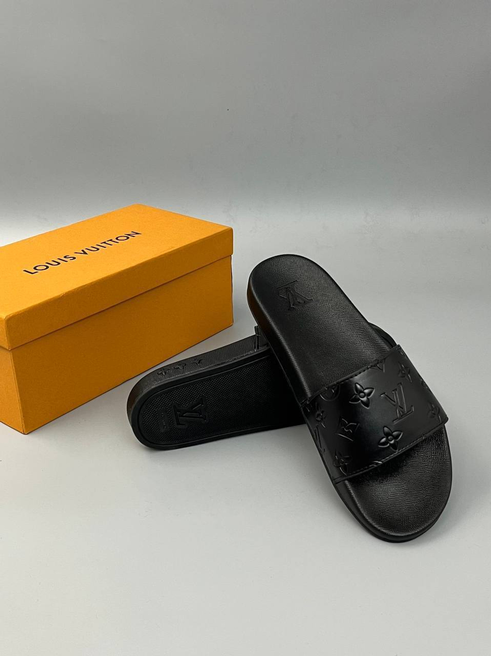 Шлепанцы Louis Vuitton