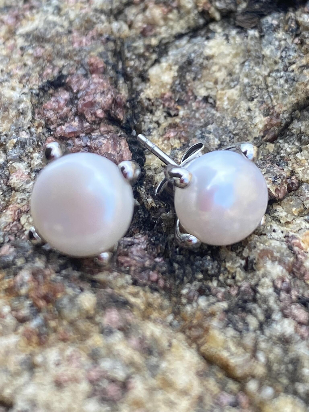 Серьги из стали cо вставкой из жемчуга
