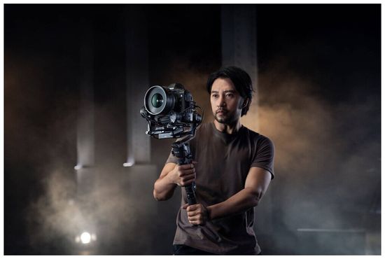 Электрический стабилизатор для зеркального фотоаппарата DJI RS 2 Pro Combo черный