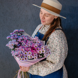 141. Стойкий необычный букет из двуцветной сантини