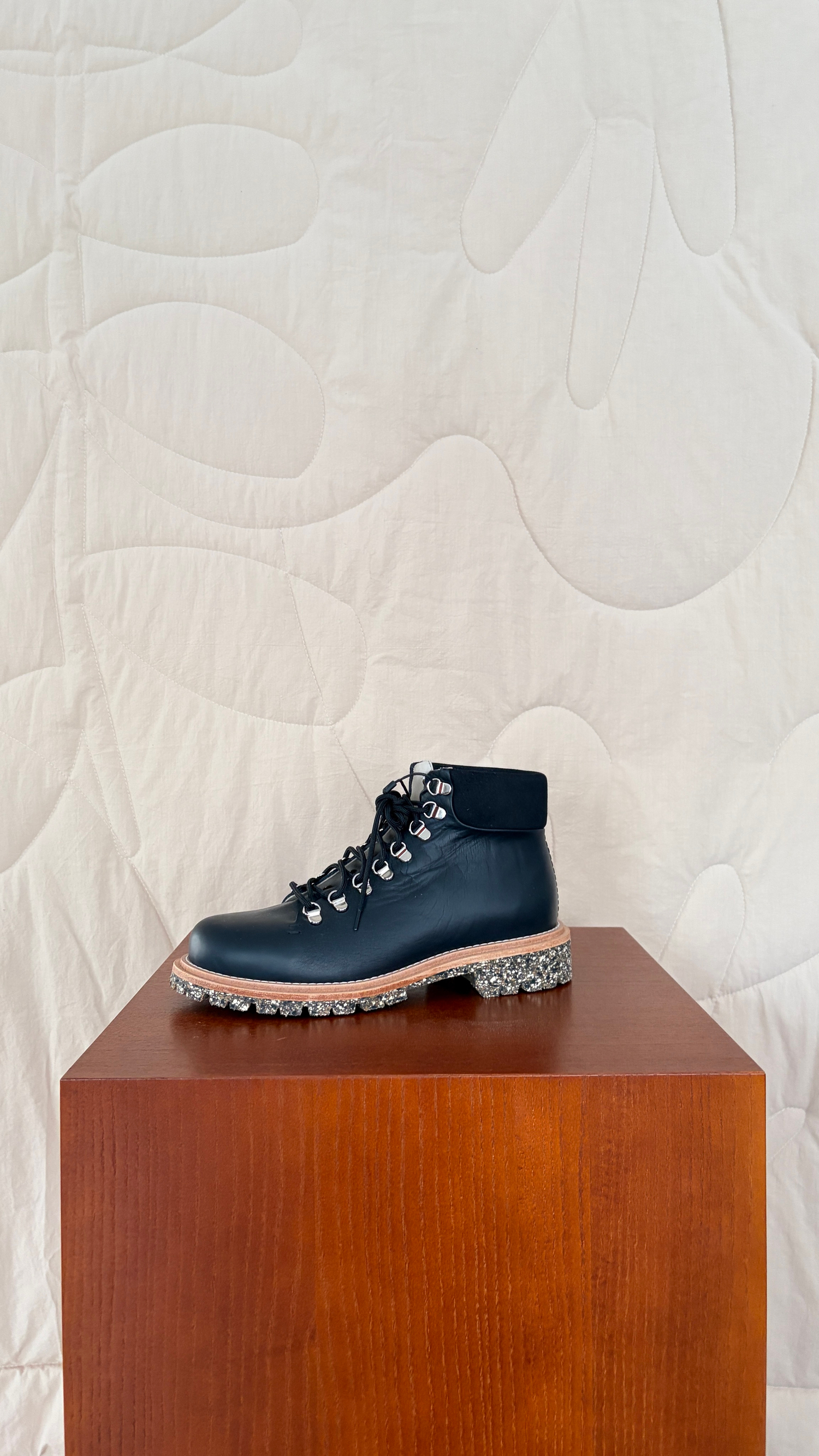 Хайкеры Black Vibram