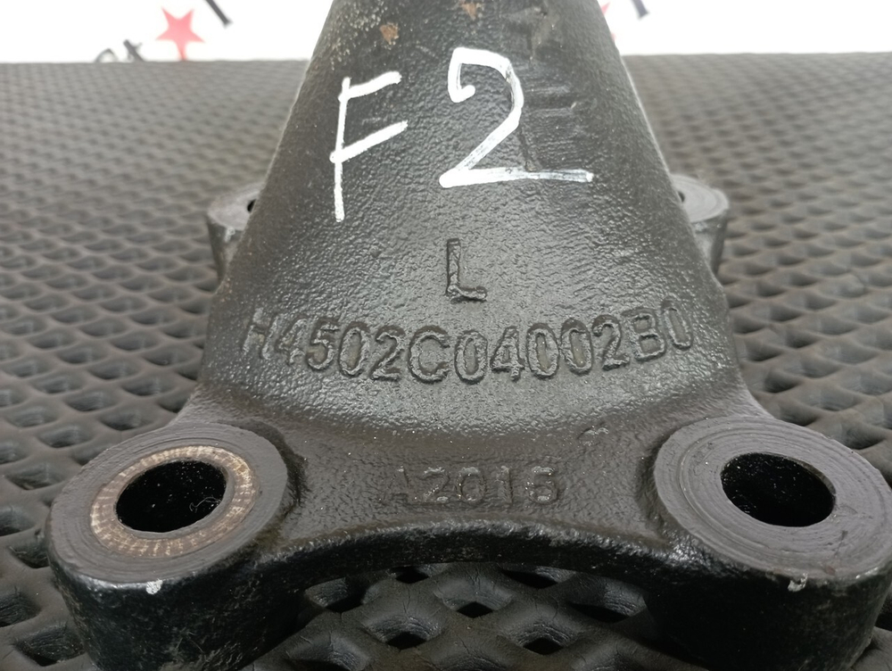 Кронштейн цилиндра подъема кабины 2022г.