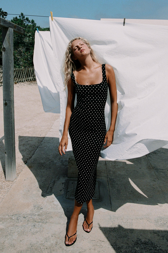ZARA ПЛАТЬЕ МИДИ ИЗ РЕЛЬЕФНОЙ ТКАНИ, БЕЛЫЙ/ЧЕРНЫЙ