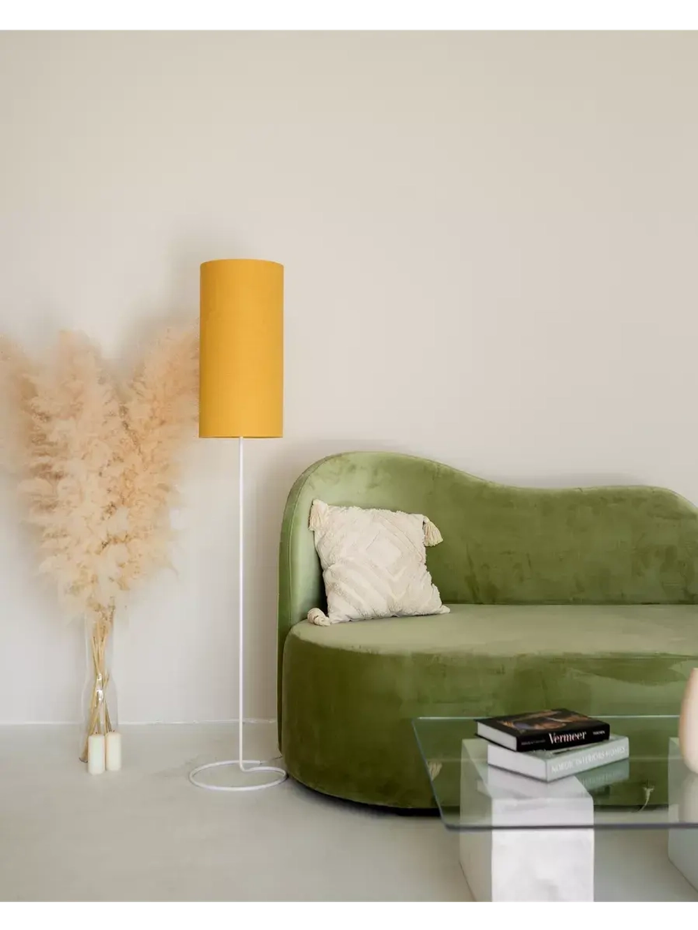 Торшер напольный с абажуром в гостиную современный