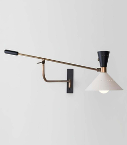 Элегантный настенный светильник в стиле mid-century с длинным поворотным рычагом