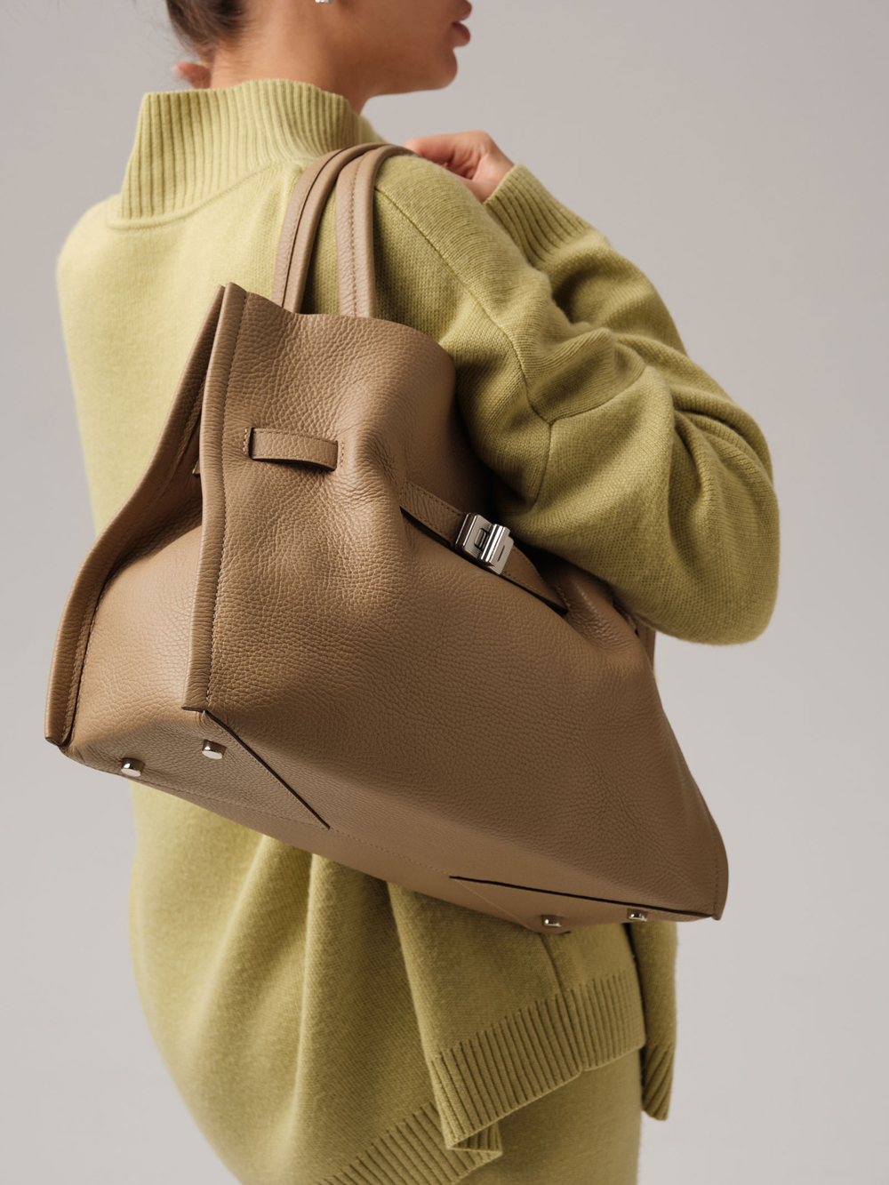 Кожаная сумка Deboro 31195 бежевый карандаш