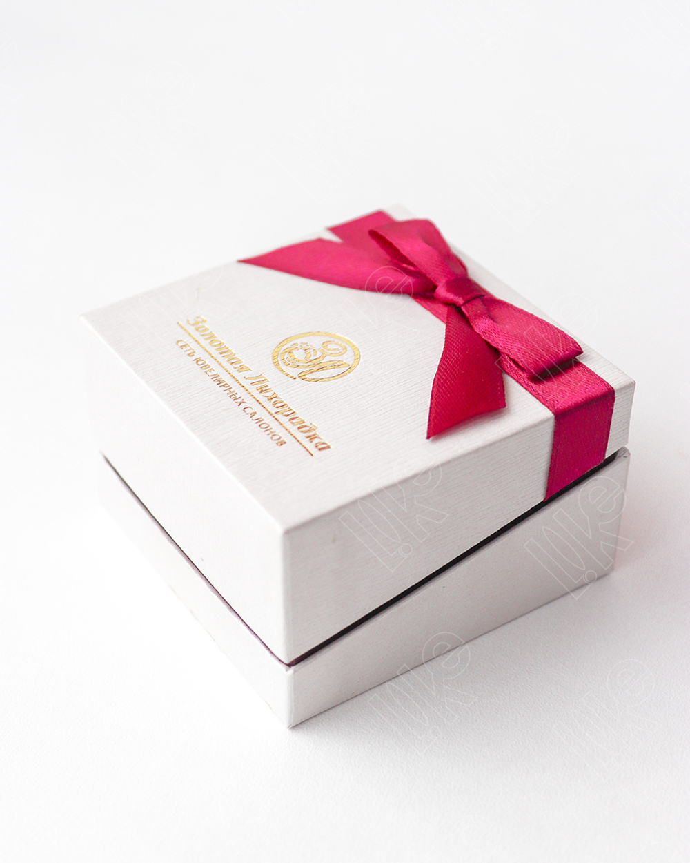 Футляр картонный серия «Танго» под подвеску и гарнитур.