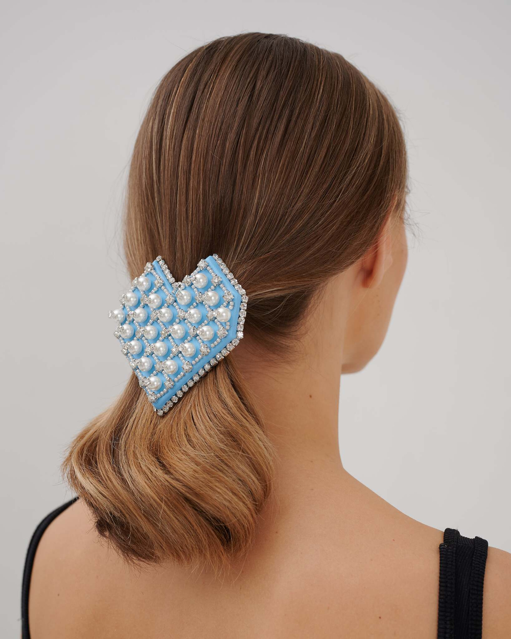 Заколка-сердце голубая расшитая жемчугом