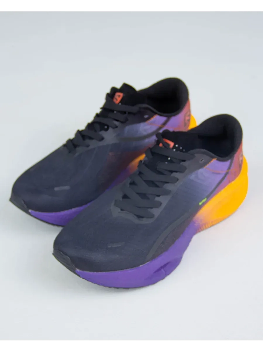 Беговые кроссовки тканевые с двойной амортизацией