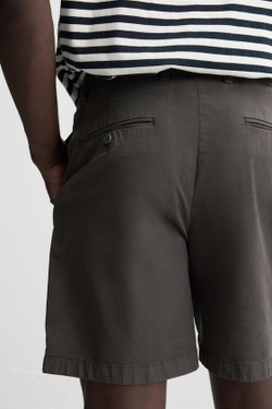 ZARA ШОРТЫ REGULAR FIT СО СКЛАДКАМИ, ЖЕЛТОВАТО-БЕЛЫЙ