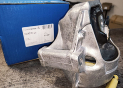 Опора двигателя левая LMI audi A5 C7 A4 B8