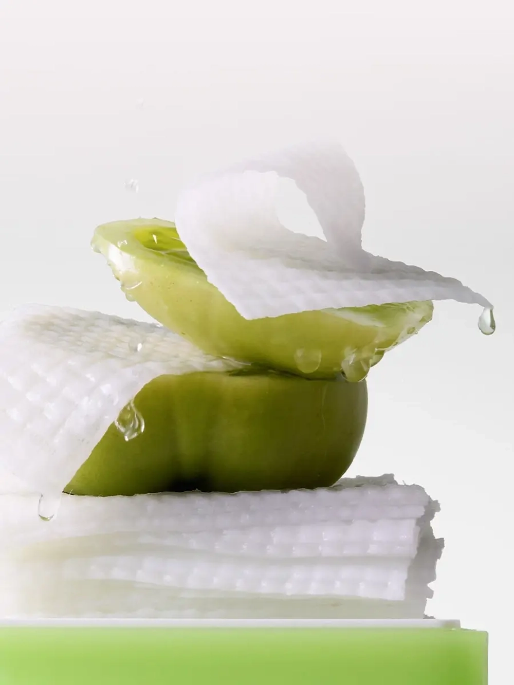 Sungboon Editor Отшелушивающие тонер-пэды для глубокого очищения и сужения пор Green Tomato NMN Pore Peeling Pad 60 шт