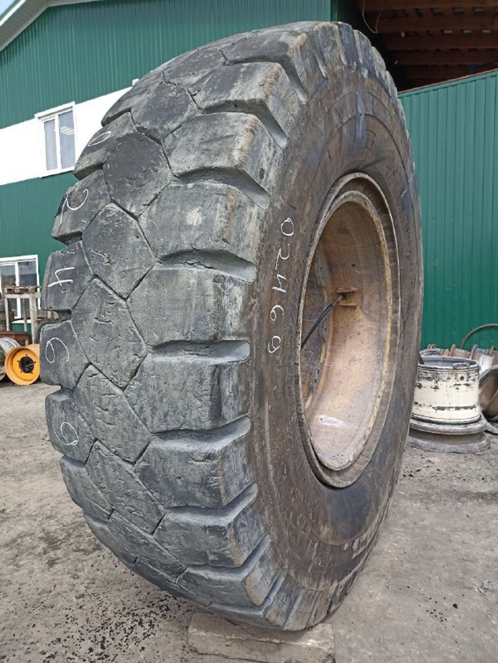 27.00R49 Bridgestone VRDP шина б/у