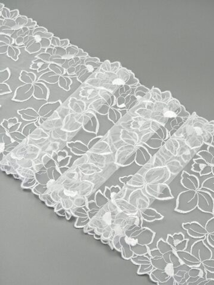 Вышивка на сетке жемчужно-белая эластичная ширина 18,5 см