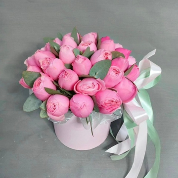 Коробка с пионовидными кустовыми розочками "Силва Пинк"