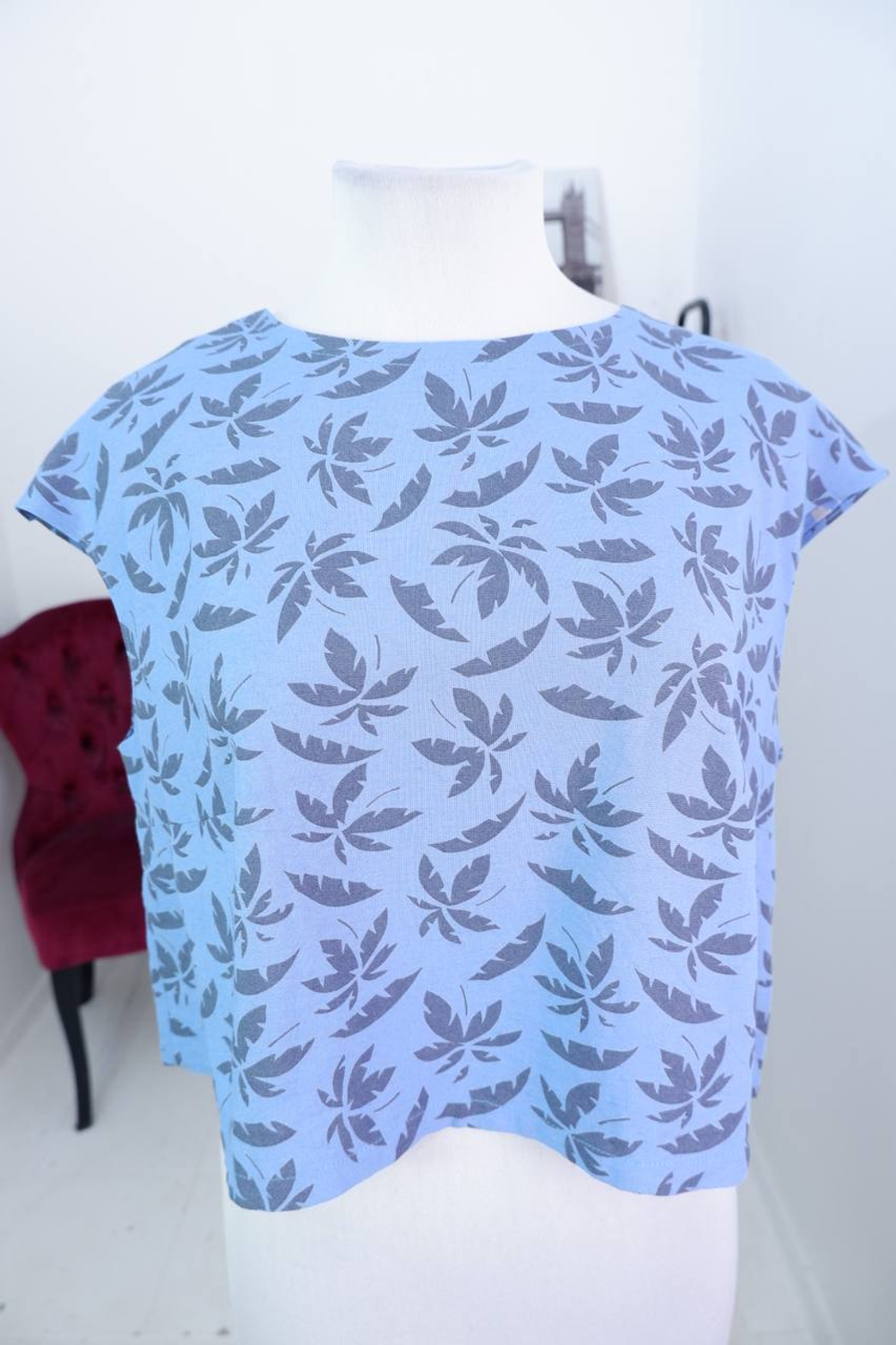 Топ для летнего образа, визуально на 50/52 размер