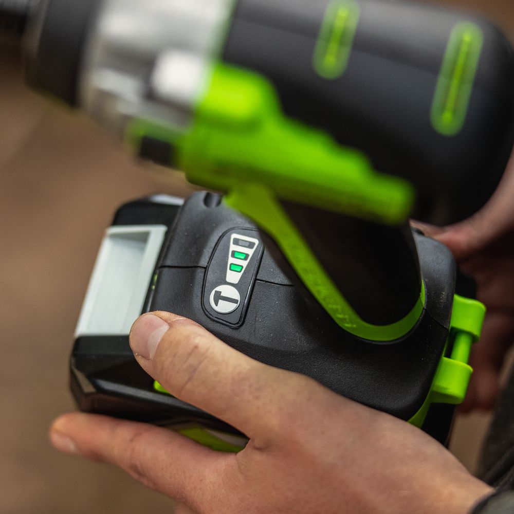 Винтоверт ударный акк. Greenworks GD24ID3, 24V, б/щет, 0-2800об/мин, 4000уд/мин, HEX 1/4, 300Нм, 3 режима,1x4Ач,ЗУ,кор (3802807CUB)