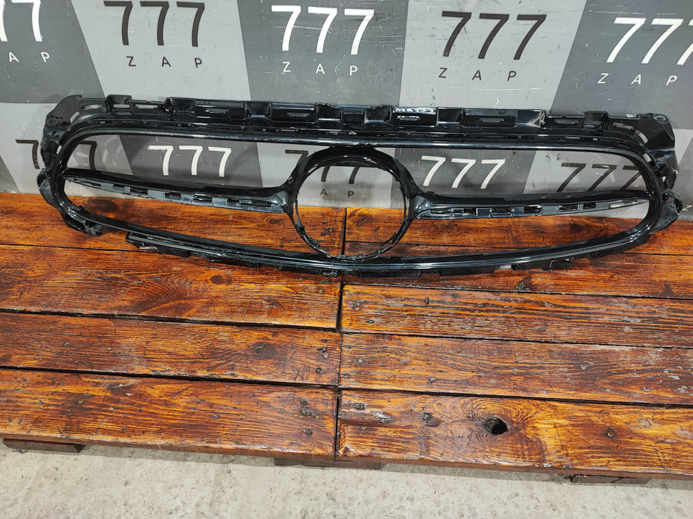 Кронштейн решетки радиатора Mercedes E (W213) 20-нв Б/У Оригинал A2138889400