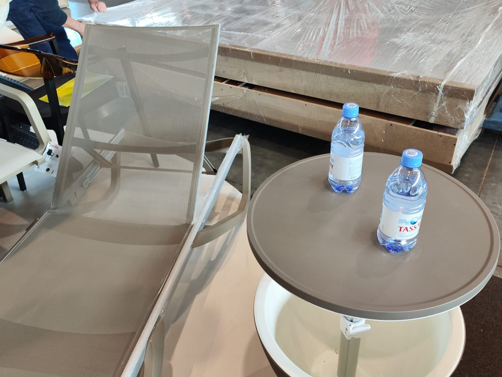 Стол пластиковый мини-бар Tagliamento Belle Cool Bar, тортора