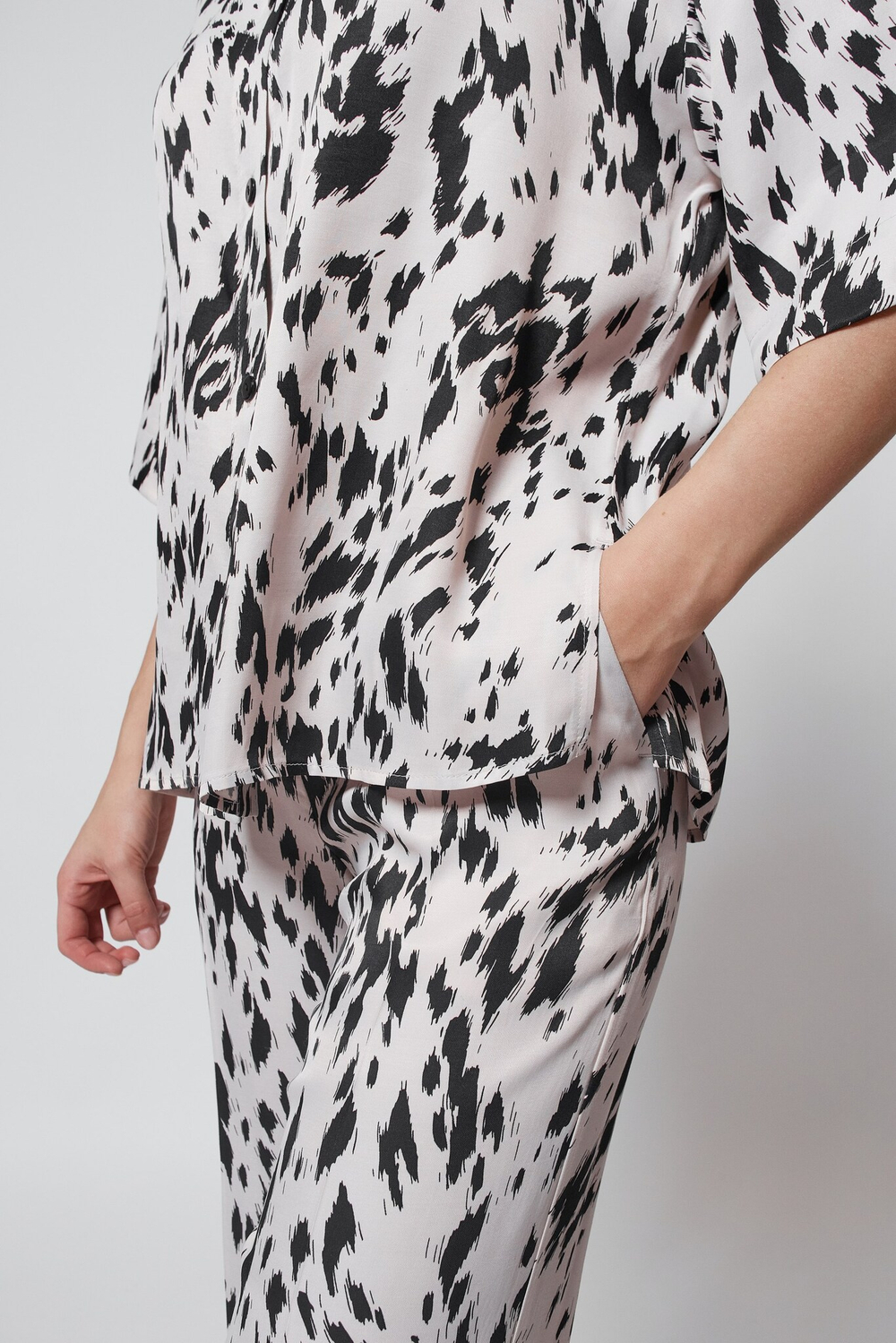 РУБАШКА УКОРОЧЕННАЯ С ПРИНТОМ РЫСЬ